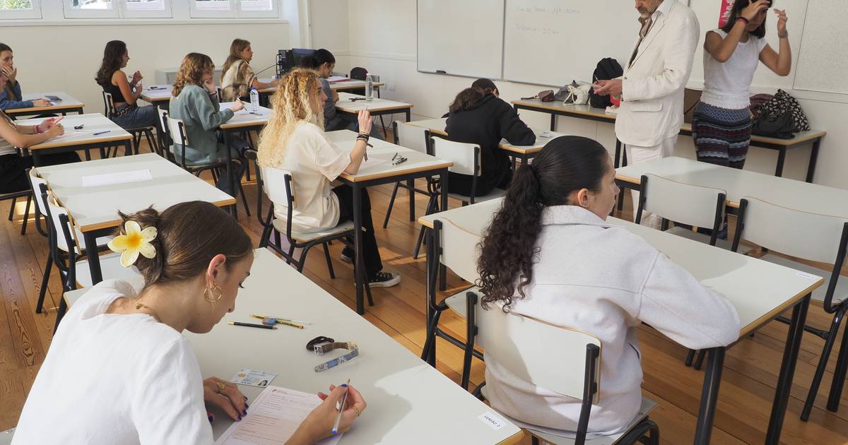 Médias nos exames do secundário superiores a 10 valores, com uma exceção e Matemática A entre as mais altas