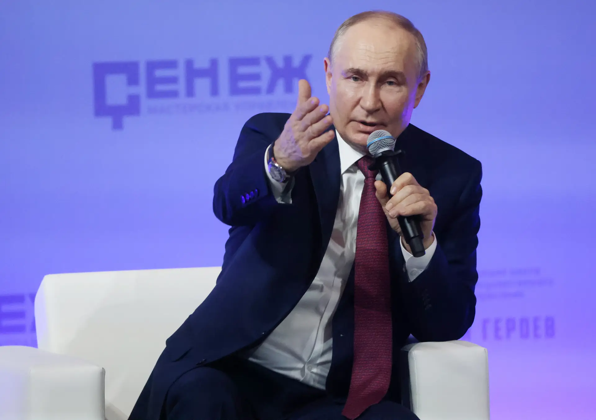 Kiev considera "contrária ao bom senso” proposta russa para cessar fogo, TPI pode investigar ciberataques: o 841.º dia de guerra
