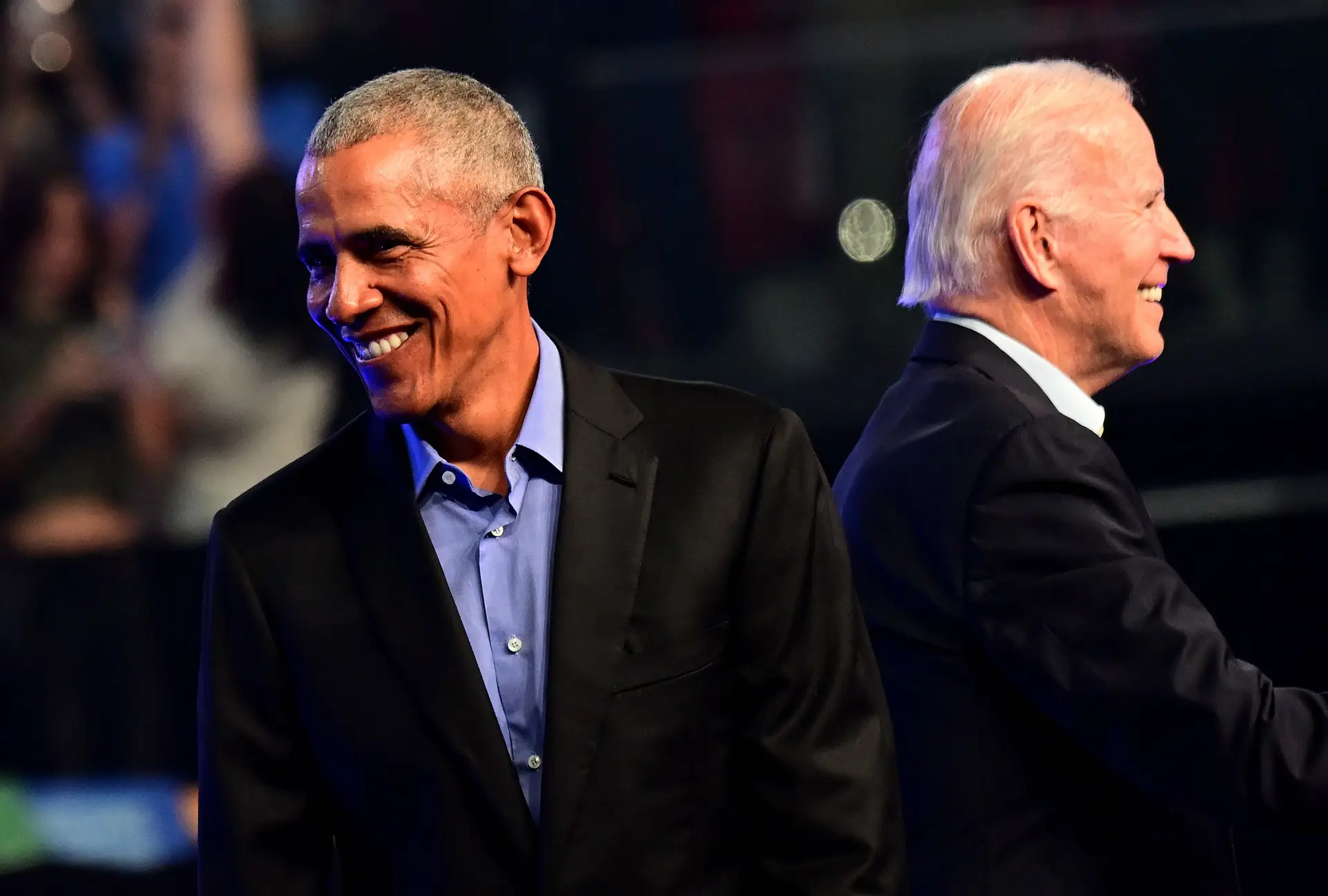 “É vergonhoso”: Biden conversa com Obama e fala do “banho de sangue” que Trump prevê no caso de não ganhar as eleições