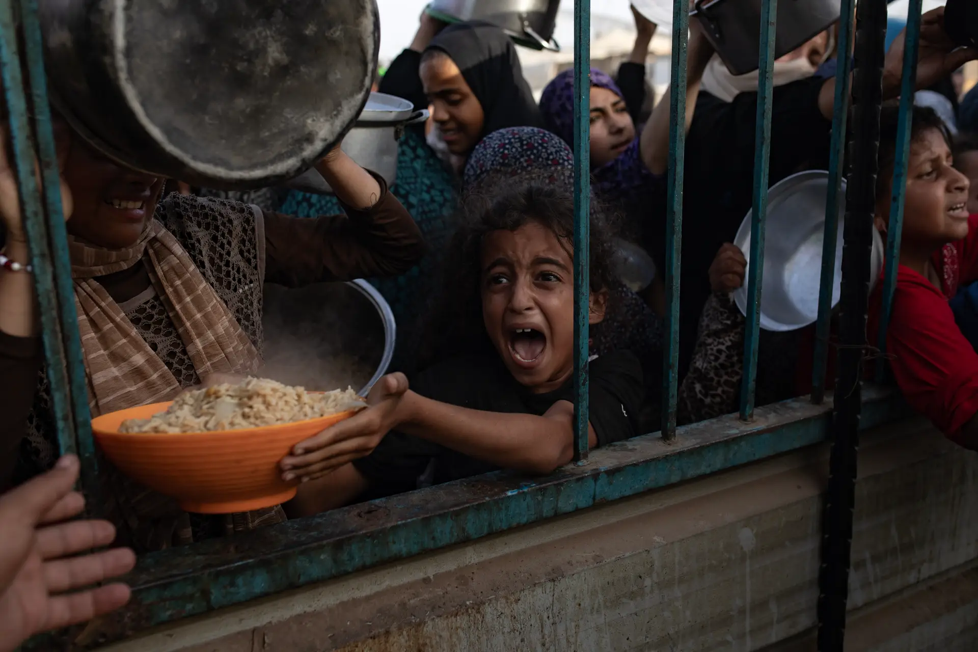 Israel anuncia "pausa tática" na ofensiva em Gaza para reforçar entrada de ajuda humanitária