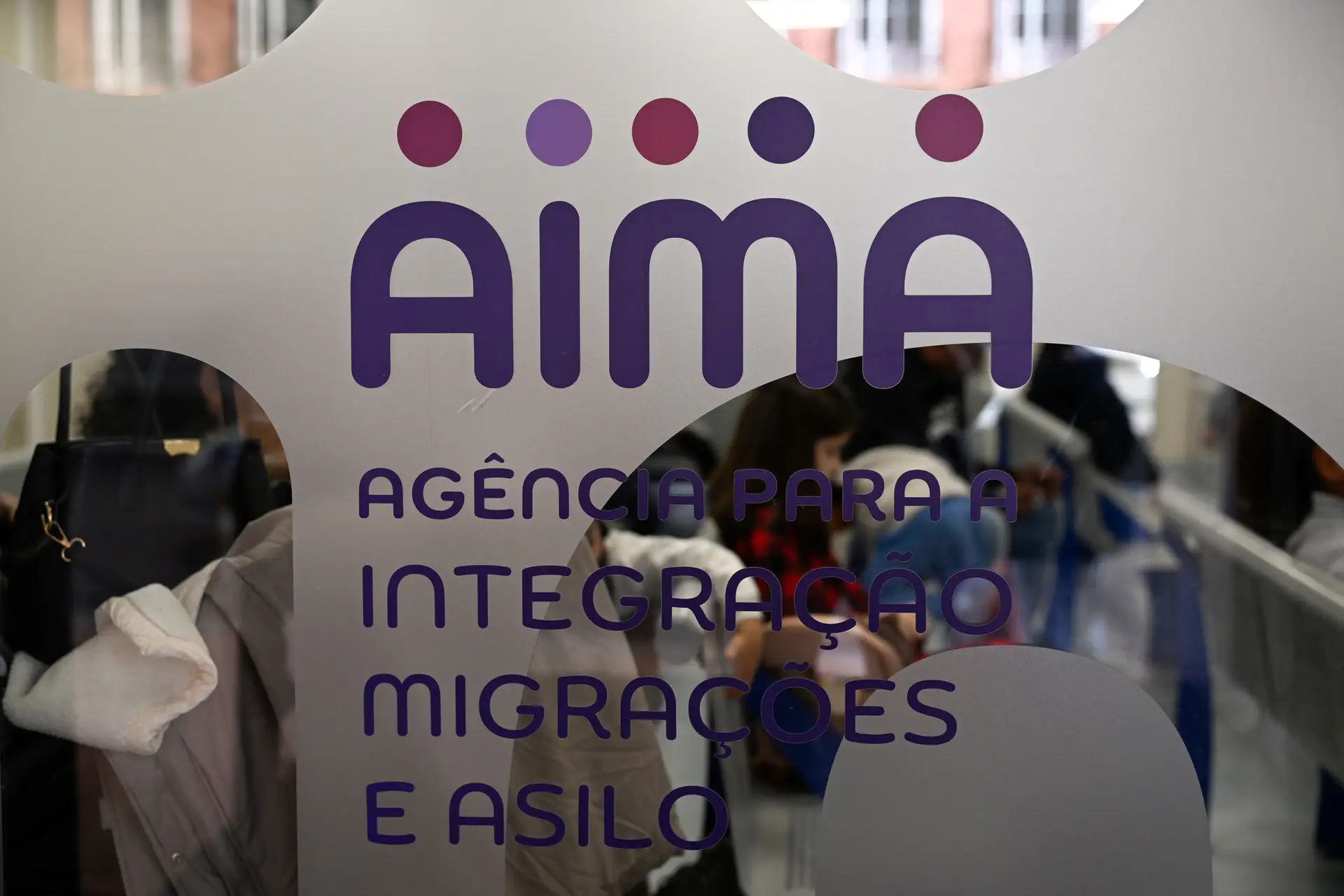 Greve da AIMA começa hoje: o efeito será visível em mais atrasos e "o Governo nem ligou para discutir serviços mínimos"