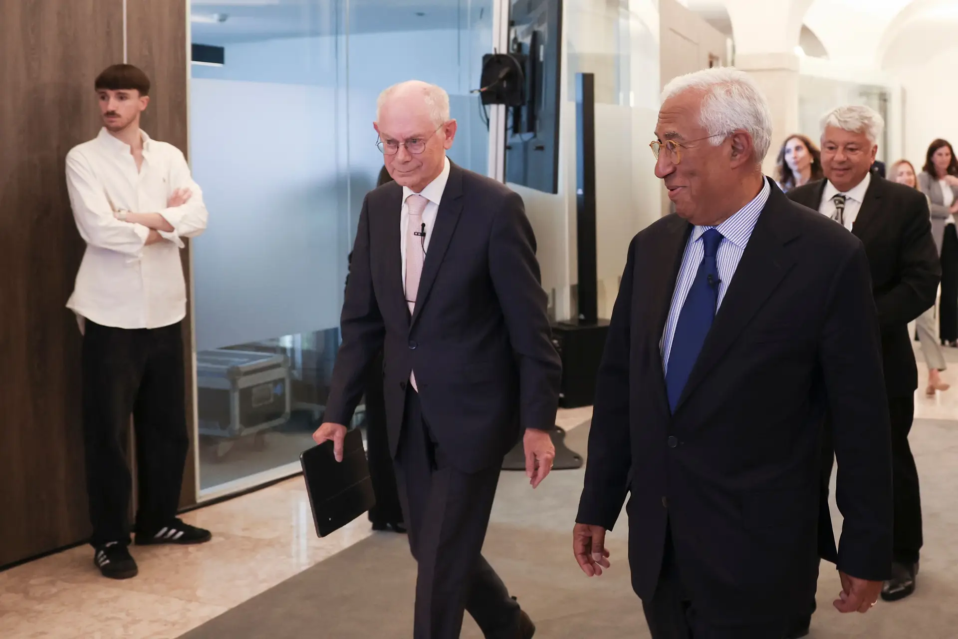 "Deixem-nos trabalhar": António Costa cita Cavaco para comentar Conselho Europeu