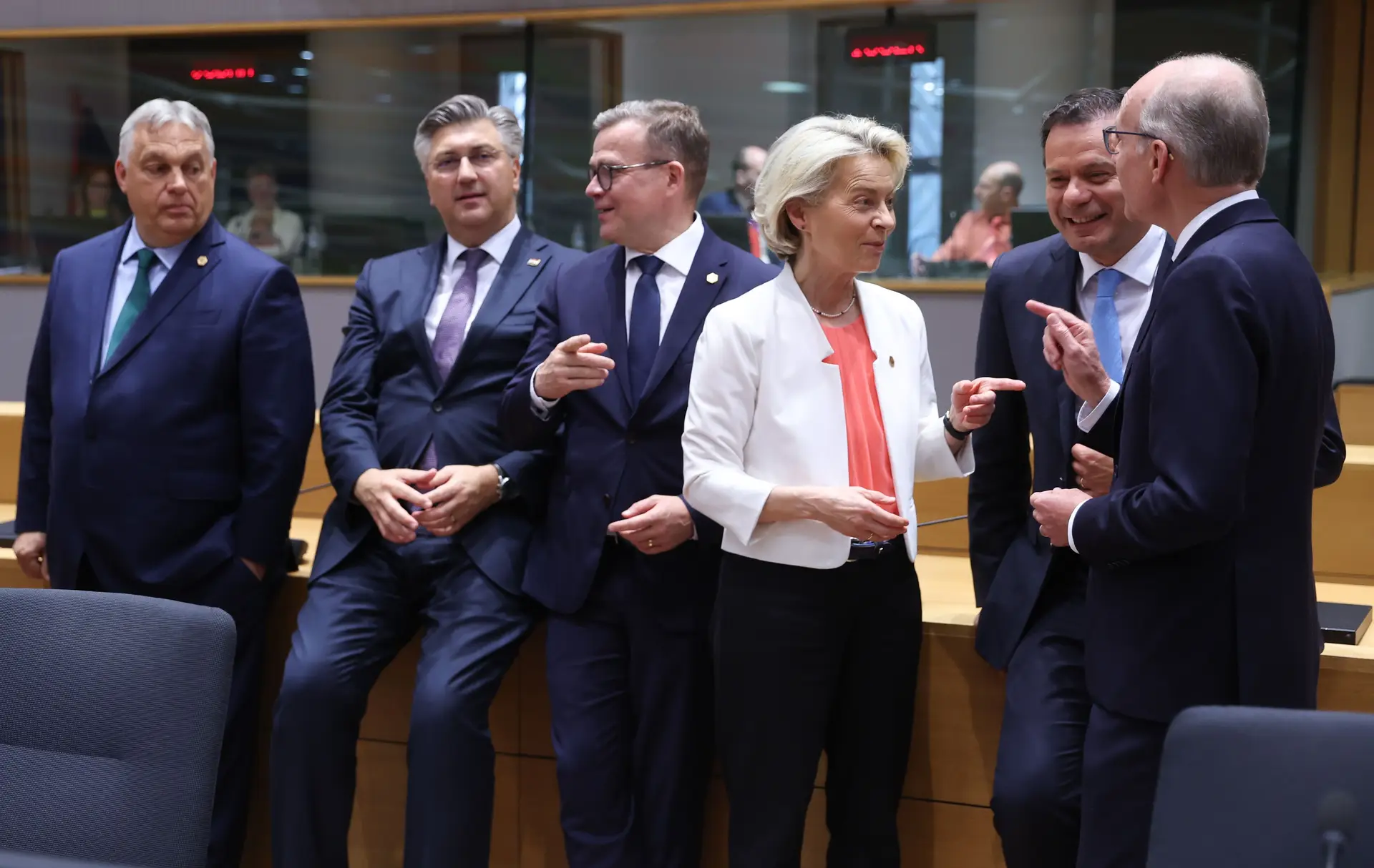 Os primeiros-ministros da Hungria, Croácia, Finlândia, Portugal e Luxemburgo à conversa com a presidente da Comissão Europeia