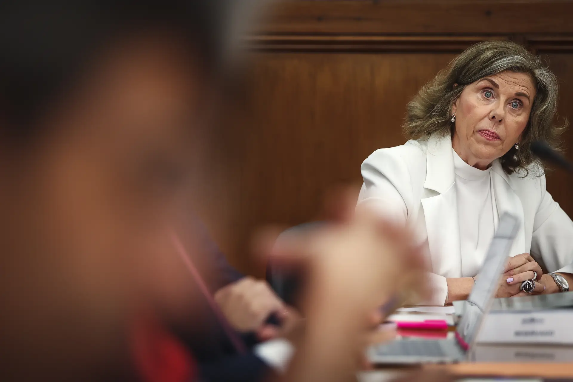 PS acusa secretária de Estado da Mobilidade de “falta de moral e de ética”, IL quer levantamento sobre outras indemnizações