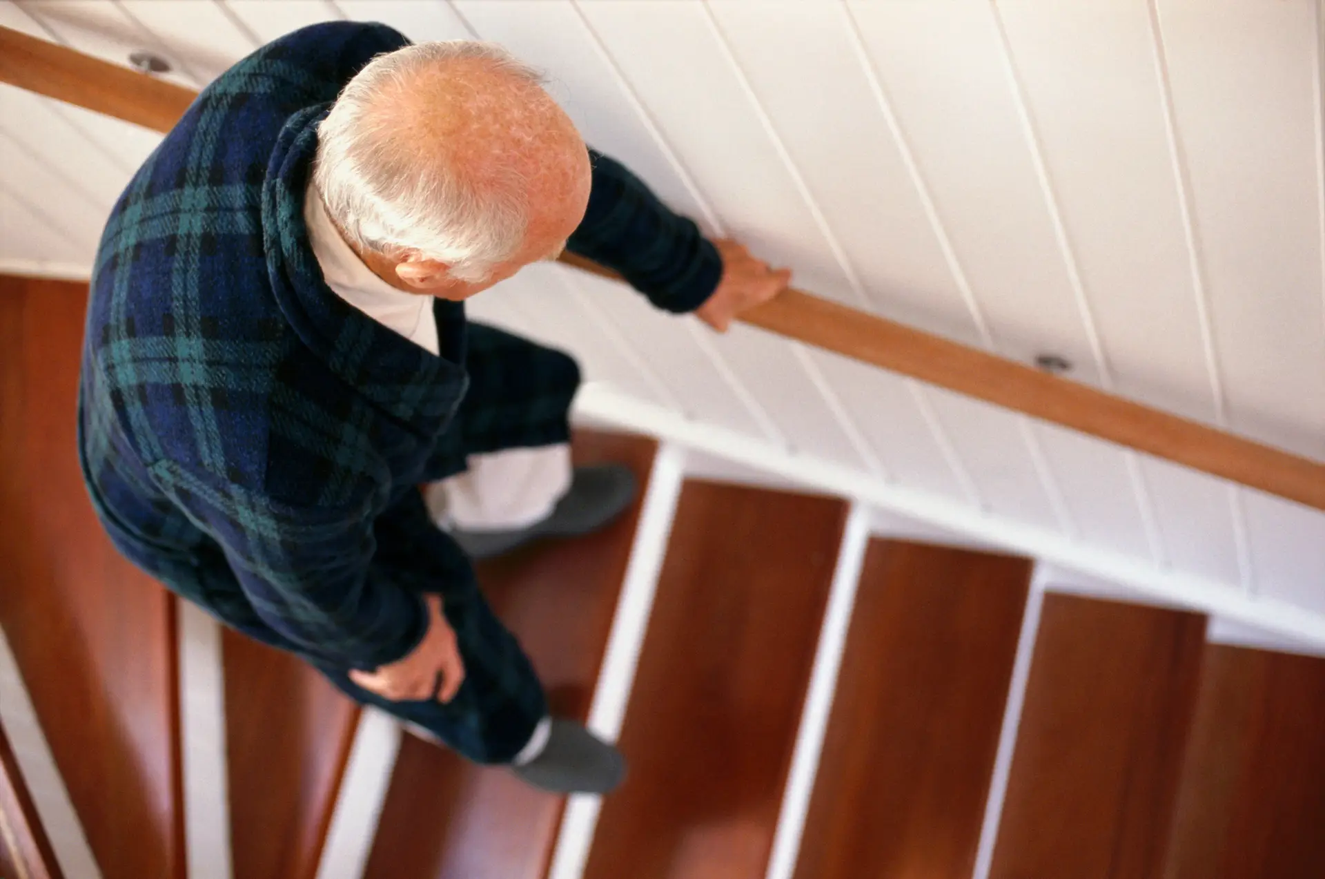 Quase 40% dos idosos com mais de 80 anos viviam sozinhos em 2021