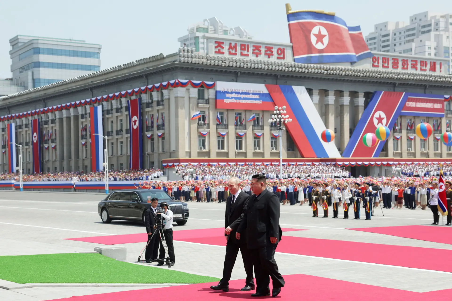 Vladimir Putin e Kim Jong-un em Pyongyang