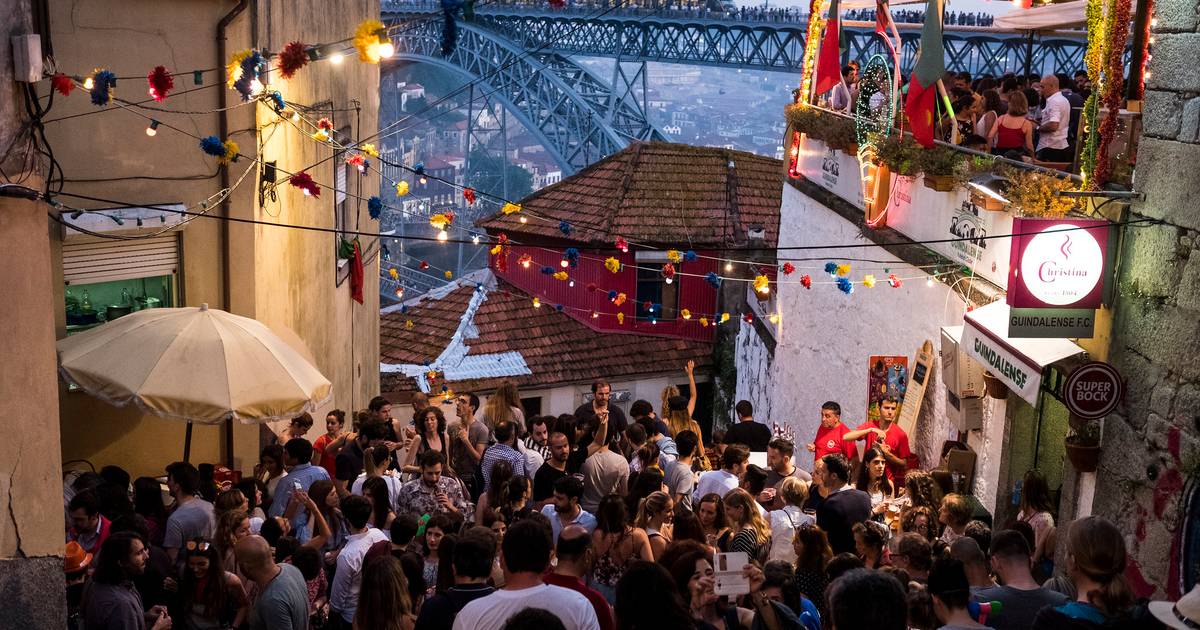 Fogo de artifício, martelinhos, alho porro e tascas tradicionais para animar o São João no Porto