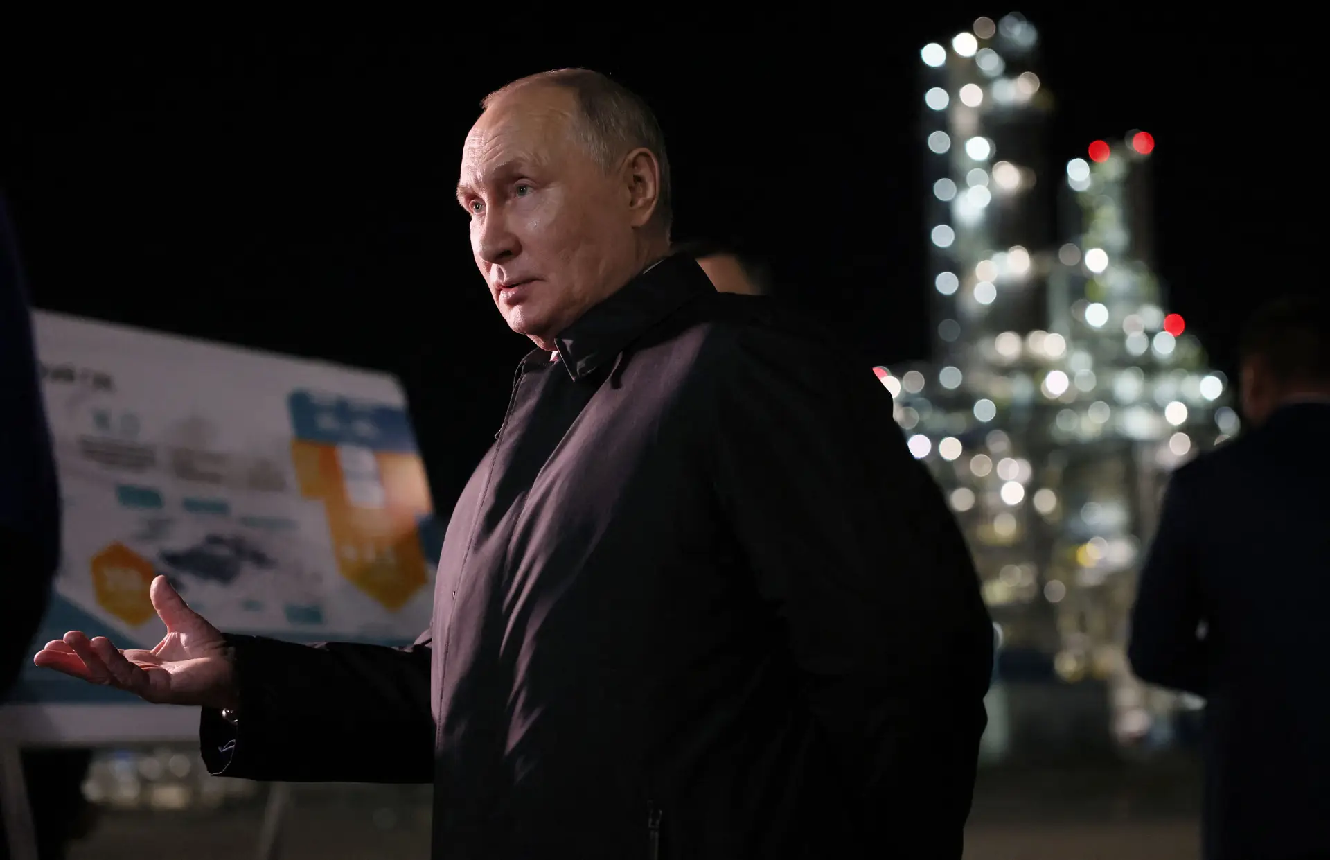 Vladimir Putin frente às infraestruturas da Gazprom