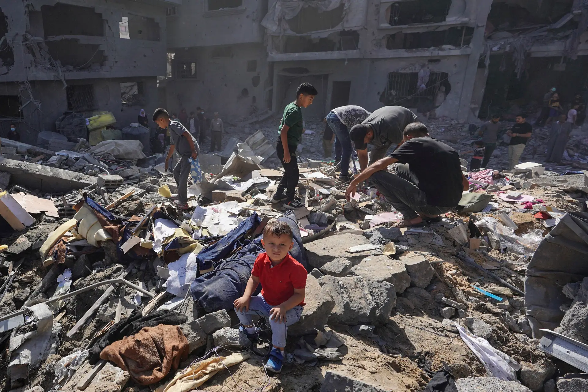 Oito mortos em ataque israelita a complexo da UNRWA e manifestações antigovernamentais: 263 dias de guerra