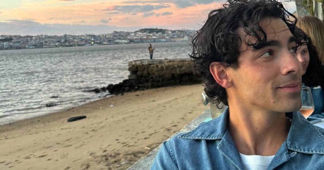 Joe Jonas, dos Jonas Brothers, partilha fotos de um serão em Cacilhas