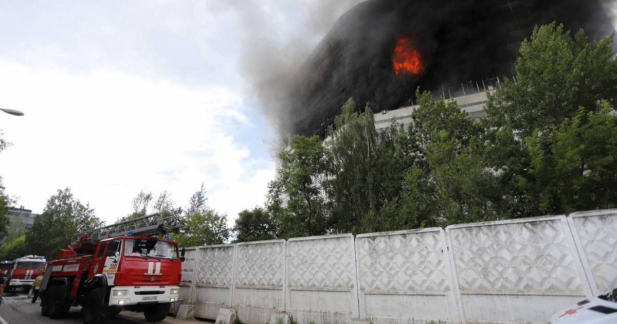 Incêndio em edifício perto de Moscovo faz oito mortos e um ferido grave