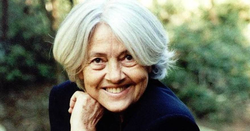 Adélia Prado, a mulher desdobrável, a voz da poesia sensorial e mística, ganhou o Prémio Camões
