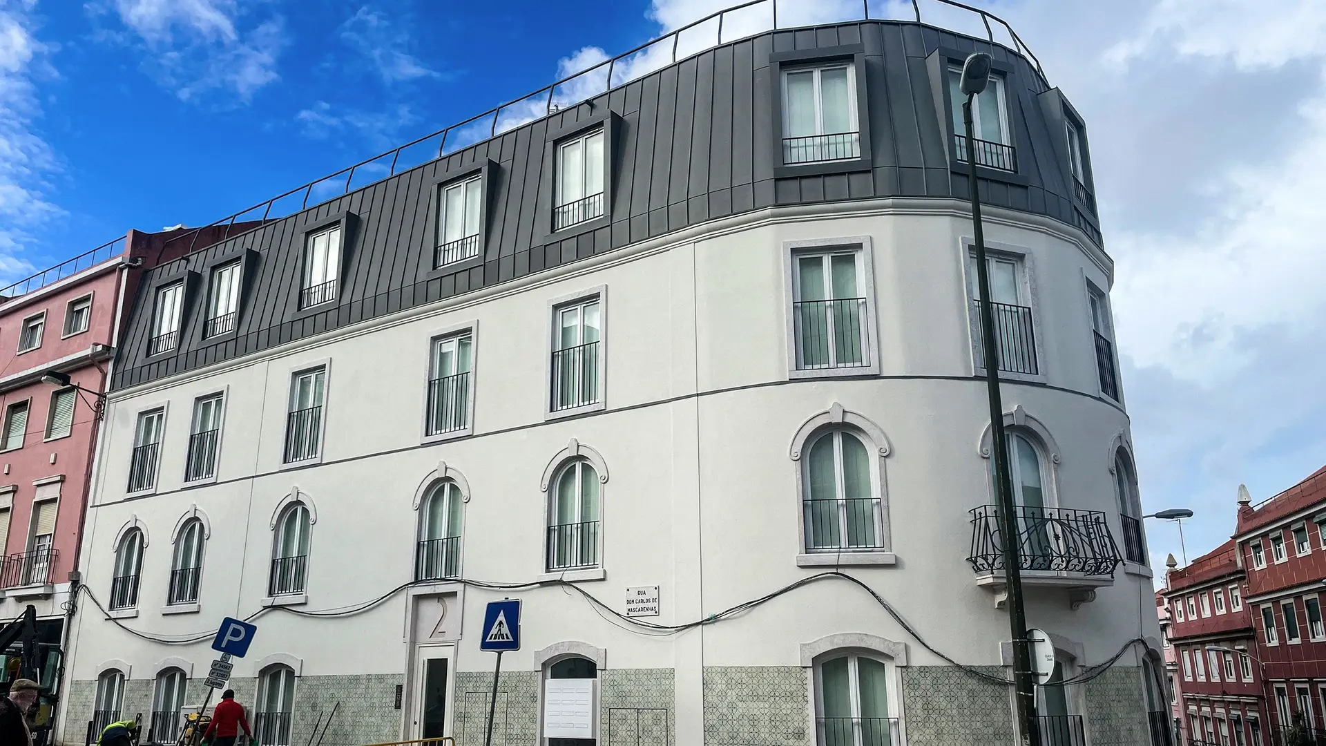 Numa zona central de Lisboa foi erguido um prédio de quatro pisos em apenas quatro semanas.