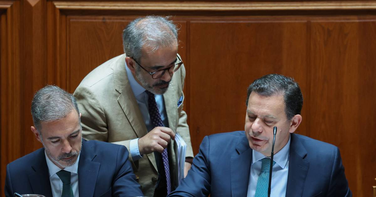 Montenegro demonstra "total confiança" em Rangel e alerta os militares para não colocarem em perigo "divisão de responsabilidades"