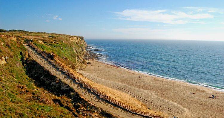 69-year-old man dies in paragliding accident at Bicas beach, in Sesimbra