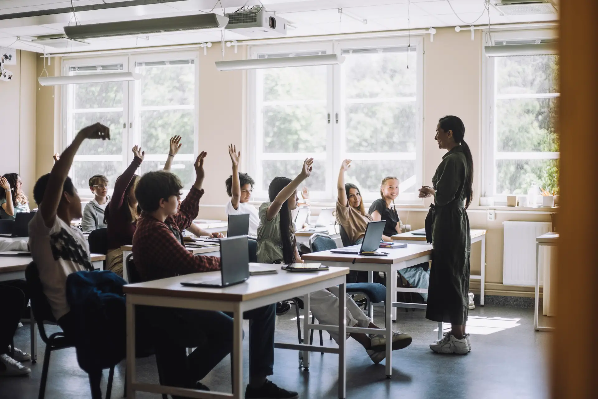 Le gouvernement et les syndicats discutent du soutien aux enseignants déplacés