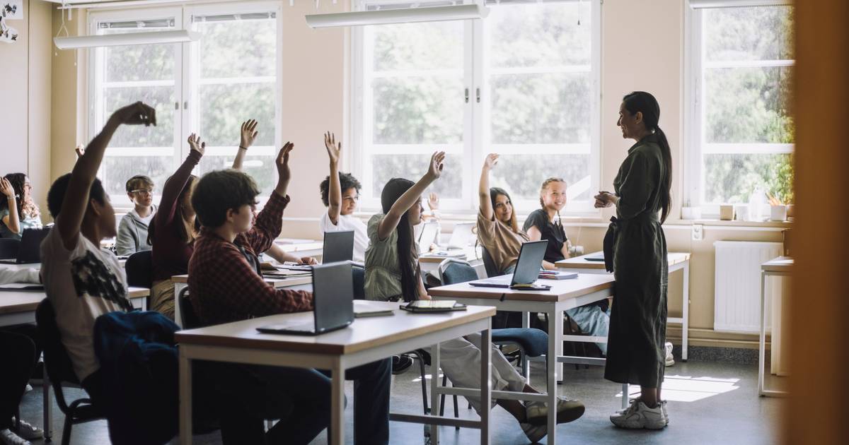 Professores prejudicados no concurso por “falha no algoritmo” estão a ser contactados