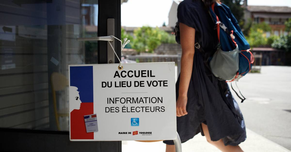 Eleições em França muito participadas: até às 17h, a afluência às urnas era superior a 59%