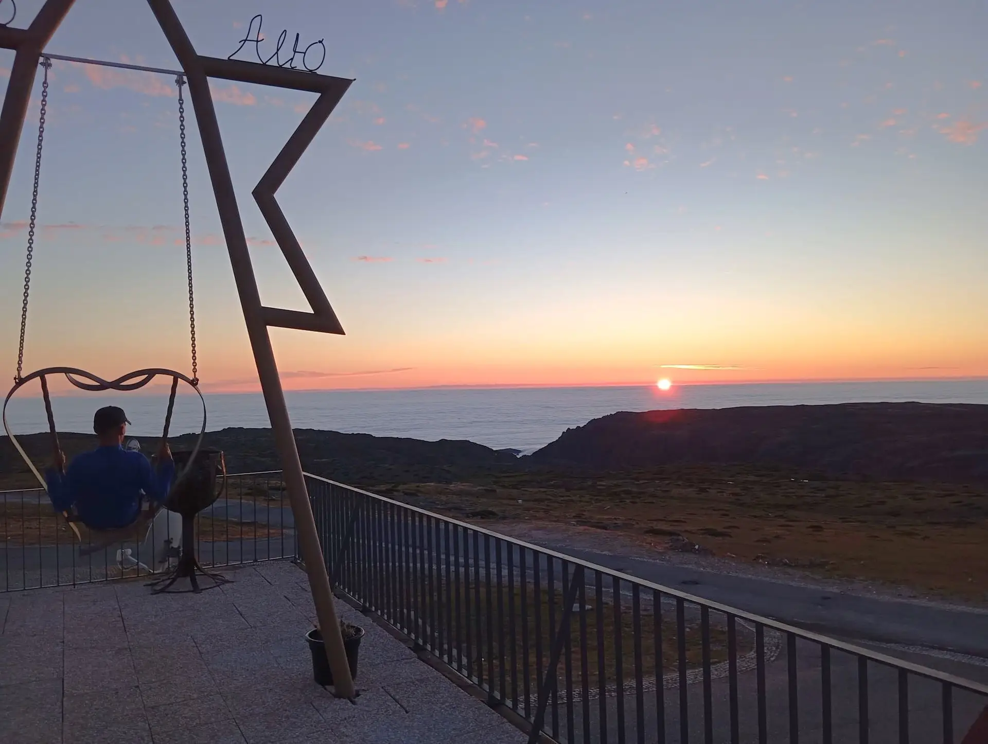 Na serra da Estrela há um novo baloiço em forma de coração que é o mais alto de Portugal