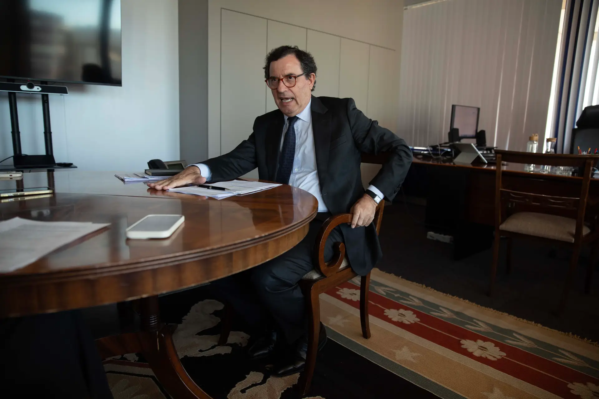 Baixar o IRS este ano era um "compromisso" que "já não está de pé", assume Castro Almeida
