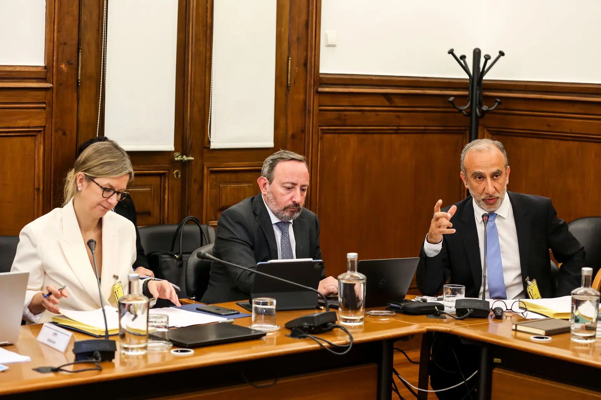 Nuno da Cunha Rodrigues, presidente da Autoridade da Concorrência, Miguel Moura e Silva, vogal da Autoridade da Concorrência, e Ana Sofia Rodrigues, vogal da Autoridade da Concorrência.