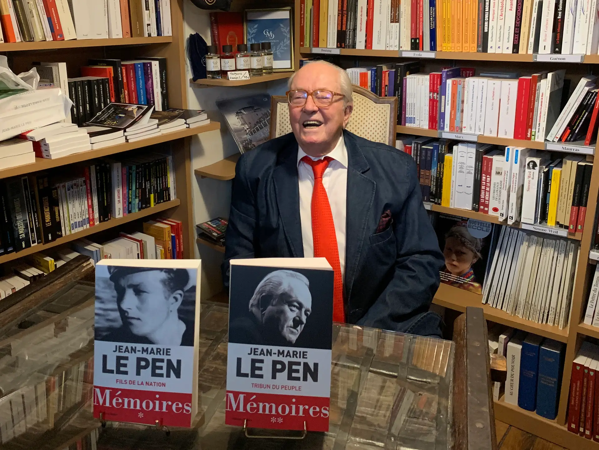 "Profunda deterioração das capacidades físicas e psicológicas": Tribunal de Paris isenta Jean-Marie Le Pen de ser julgado