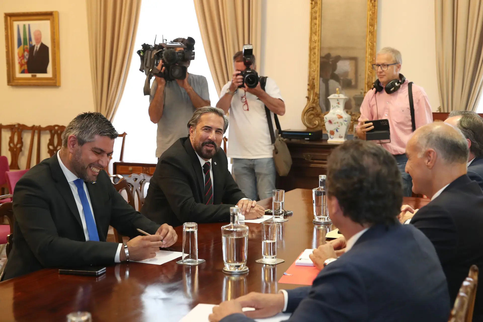 Hugo Nunes e Miguel Castro, deputados do Chega Madeira, em reunião com o Governo Regional