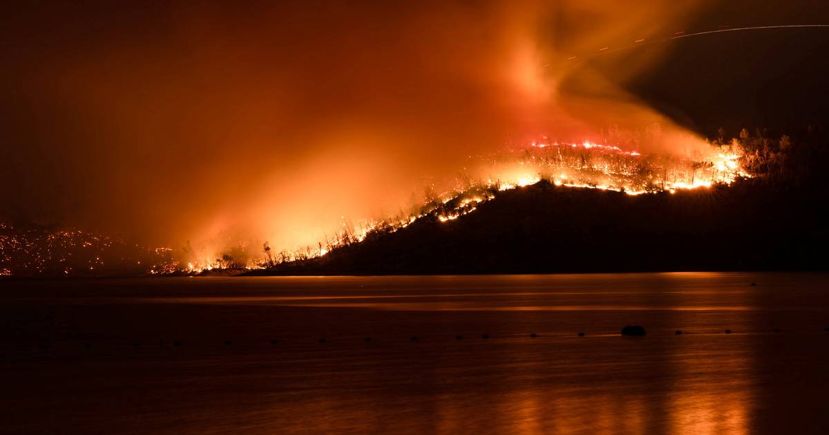 Houve progressos no combate aos incêndios na Califórnia, mas risco de fogo está a expandir-se