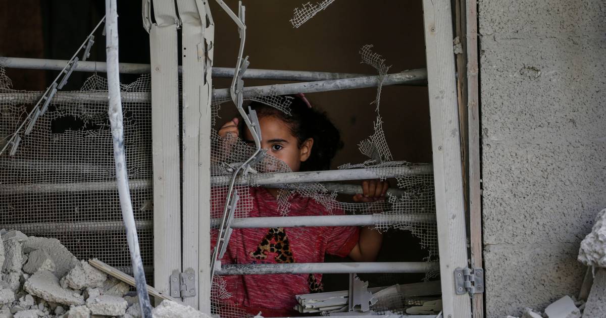 Novos ataques em Gaza obrigam milhares a fugir, negociações sobre cessar-fogo dividem Governo (guerra, dia 278)