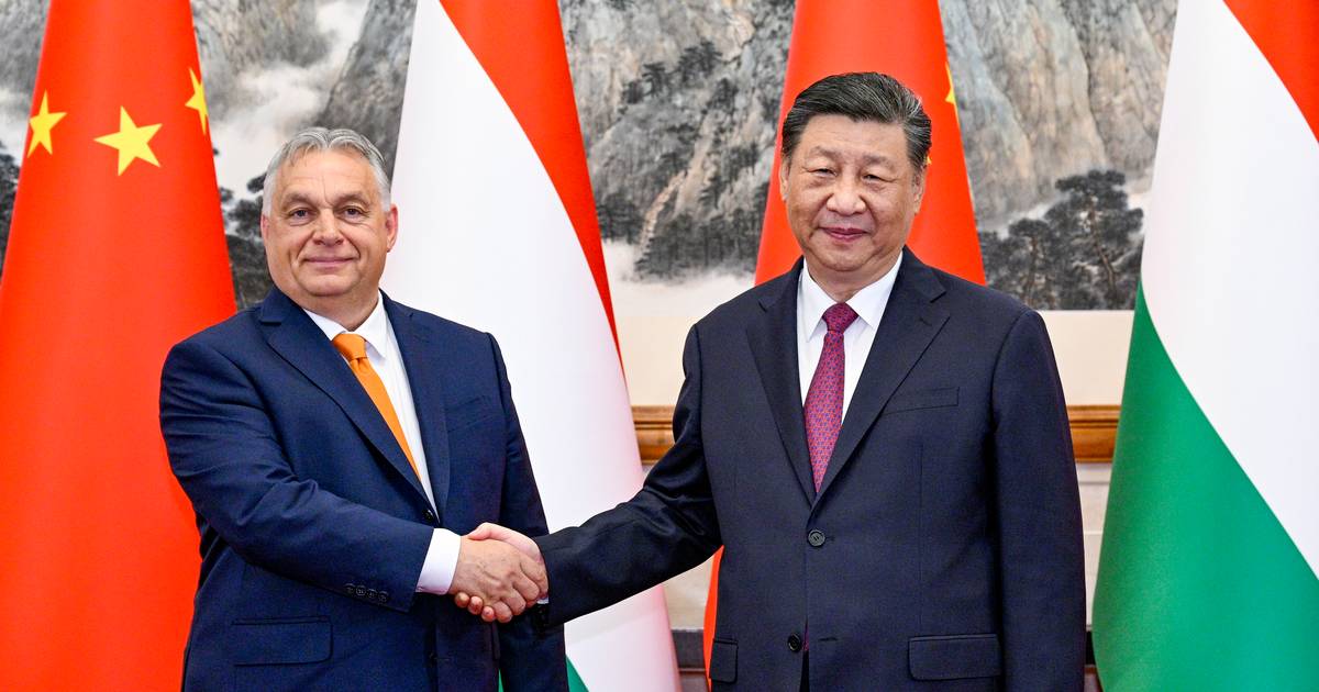 Viktor Orbán anda numa roda viva: depois de visitar Kiev e Moscovo, esteve em Pequim e vai para Washington