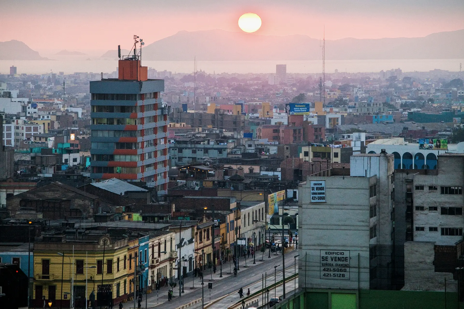 Mario Vargas Llosa situa o seu derradeiro romance em Lima (aqui, a vista da torre da Basílica de Santo Domingo, em 2022), onde vive um especialista em música crioula que propõe uma teoria unificadora do país