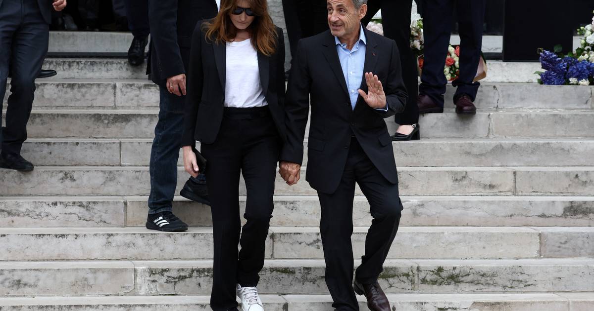 Carla Bruni acusada em processo que envolve Nicolas Sarkozy