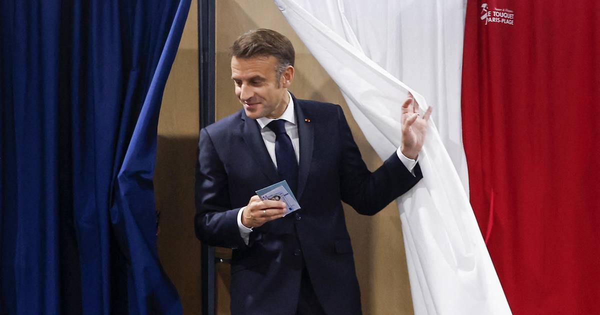 “Ninguém ganhou.” Macron escreve aos franceses enquanto o seu partido propõe aliança do centro-esquerda à direita