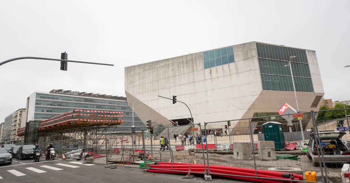 Um "circo", um "golpe em campanha eleitoral": candidatos ao Porto aprovam suspensão do metrobus, mas apontam favorecimento de Pedro Duarte