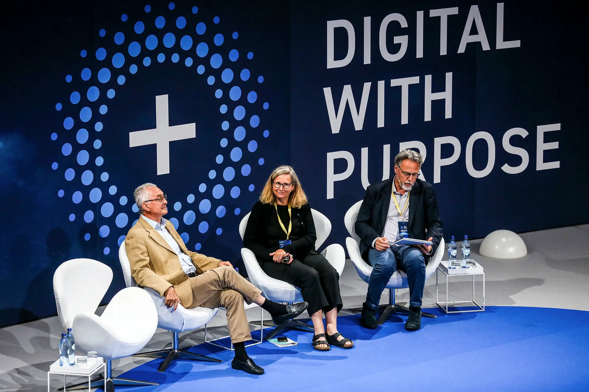 Bruno Oberle, Helen Roy e Marco Ree no painel sobre pessoas e natureza. “É preciso reduzir em 50% as espécies invasoras”, alertou a ecologista