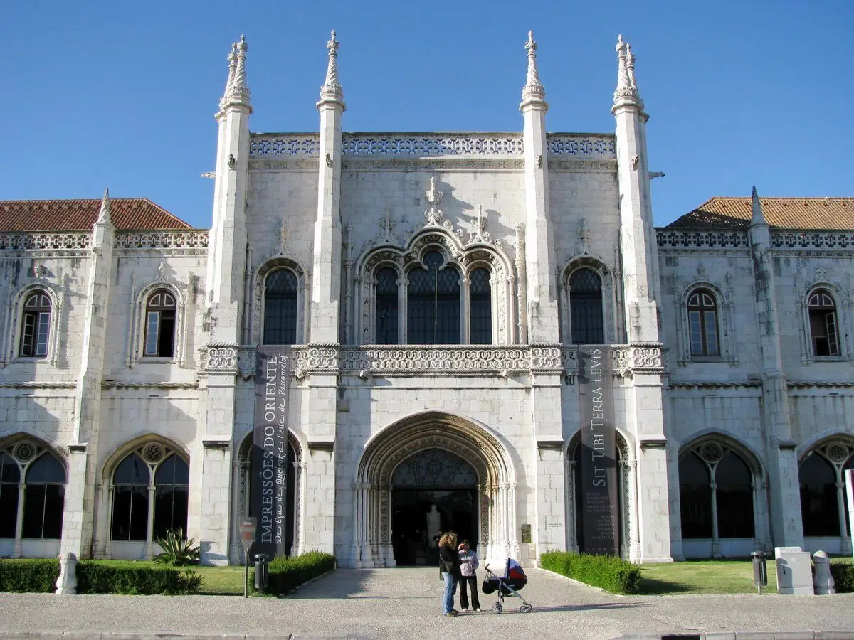 Museus têm peças das antigas colónias obtidas em contexto de violência
