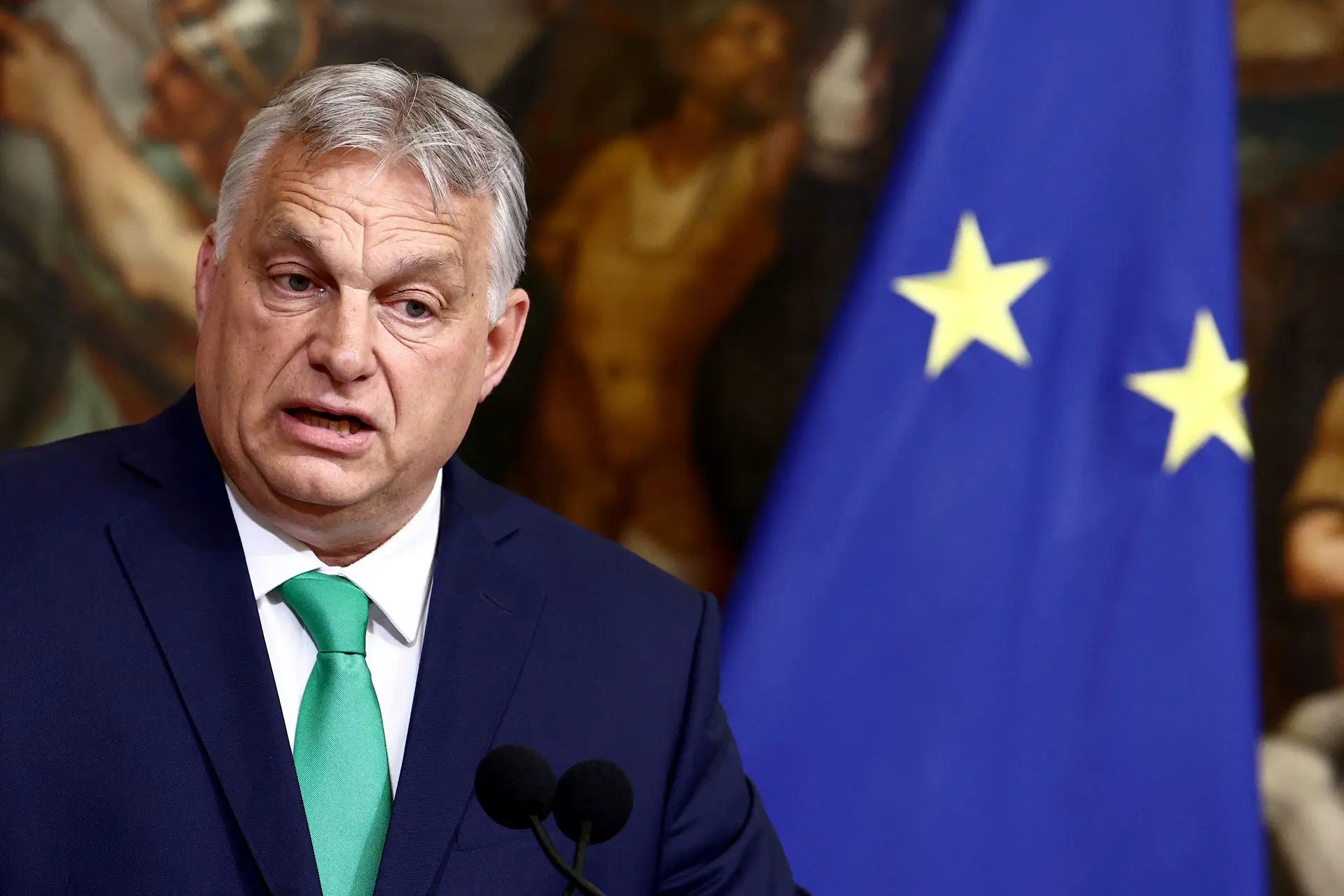 É difícil tirar a presidência da UE à Hungria, mas há ameaça de boicote às reuniões em Budapeste