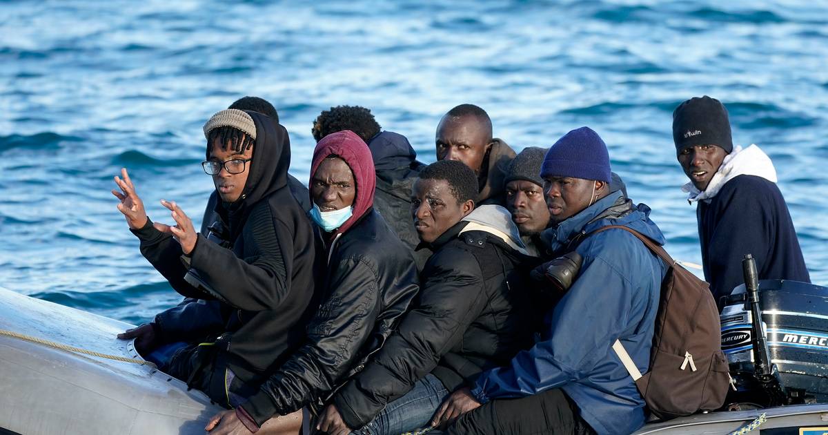 Quatro migrantes morreram afogados no Canal da Mancha