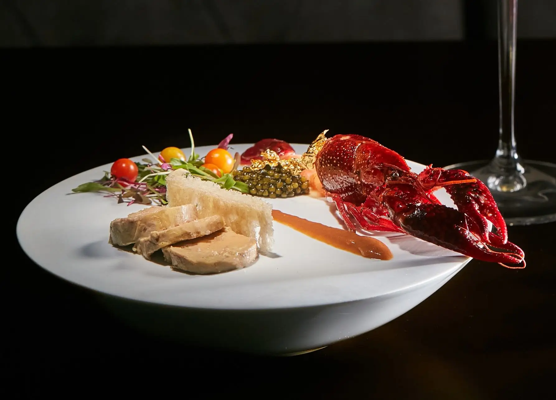 Em Vilamoura, lagostim do rio e carne Wagyu casam com vinhos raros do