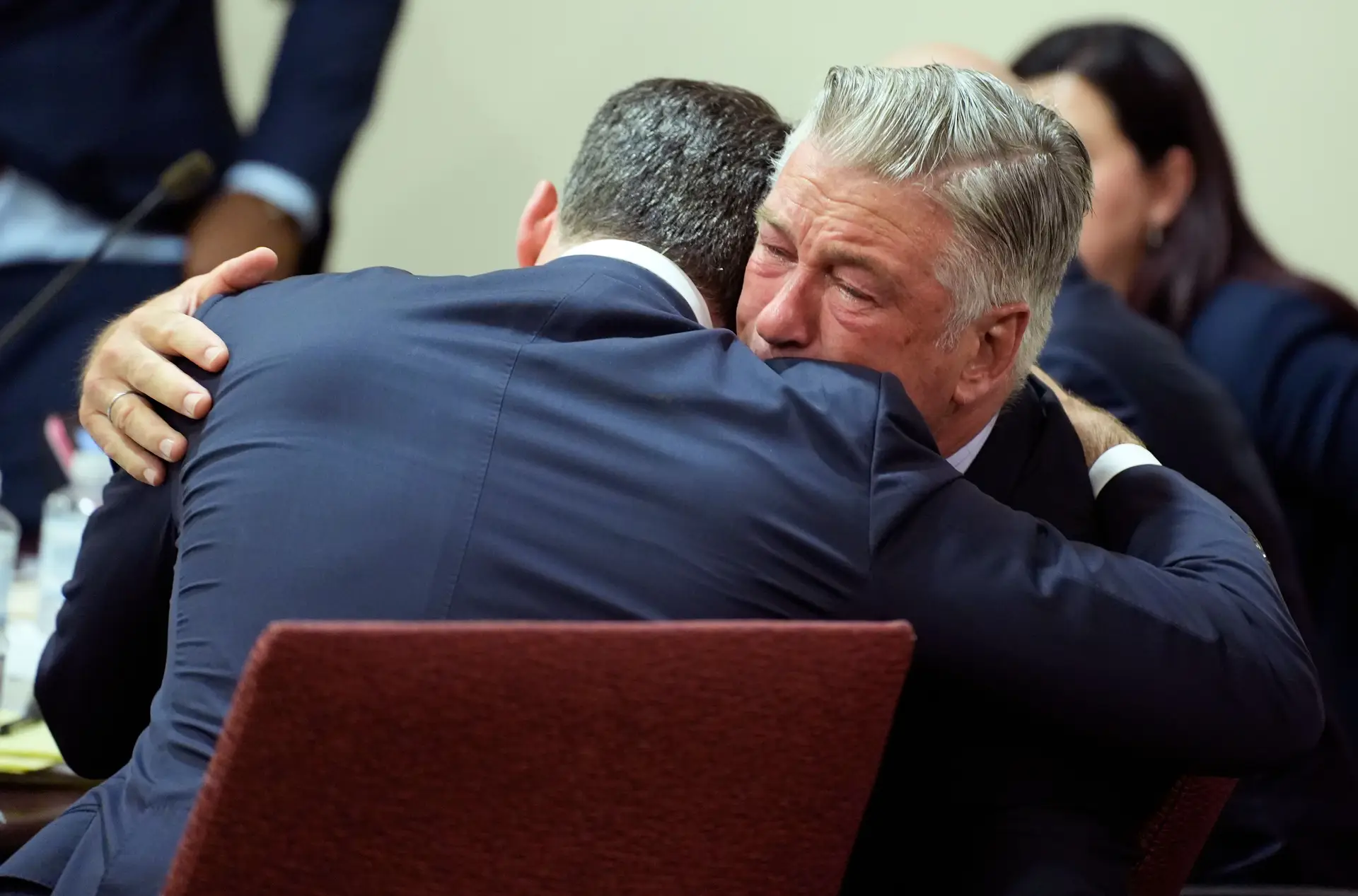 Um erro processual salvou Alec Baldwin: a acusação não forneceu as balas à defesa e a juíza anulou o julgamento