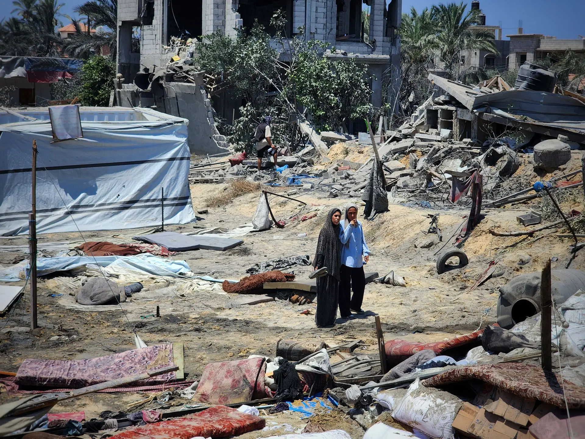 Ataque israelita mata 90 palestinianos em Khan Younis (guerra, dia 283)