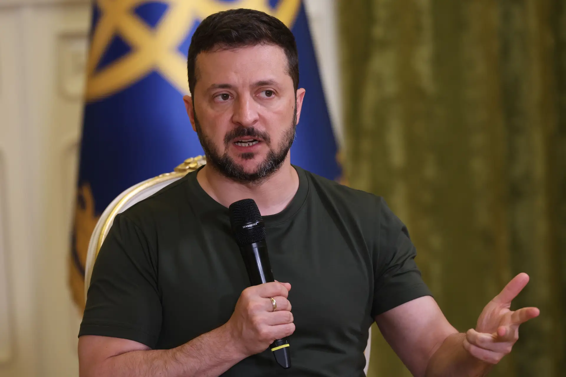 Zelensky reclama controlo de mais de 1250 quilómetros quadrados em Kursk: o dia 908 de guerra
