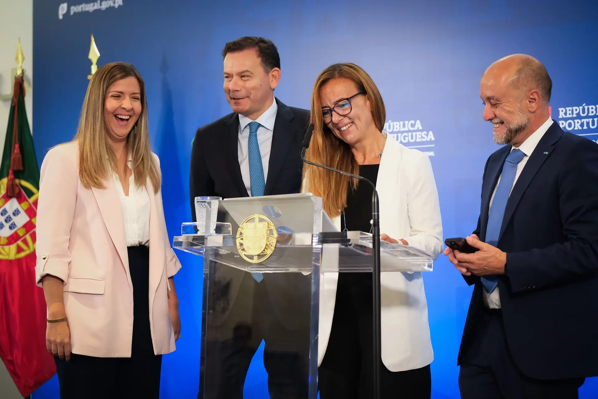 A Margarida Balseiro Lopes (à esquerda), ministra da Modernização Administrativa, coube a apresentação detalhada das novas 15 medidas
