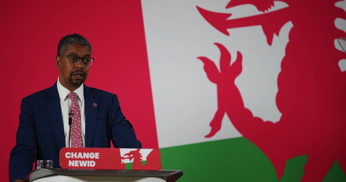 Chefe do Governo do País de Gales anuncia demissão após pressão interna