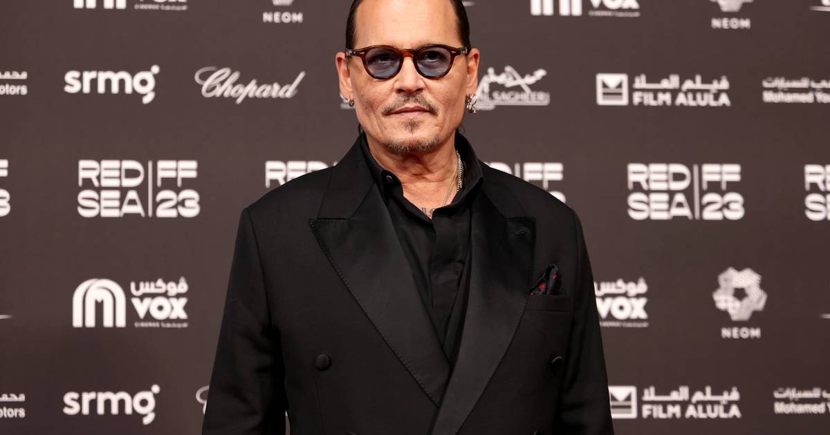 Johnny Depp tem novo amor: uma modelo russa 33 anos mais nova