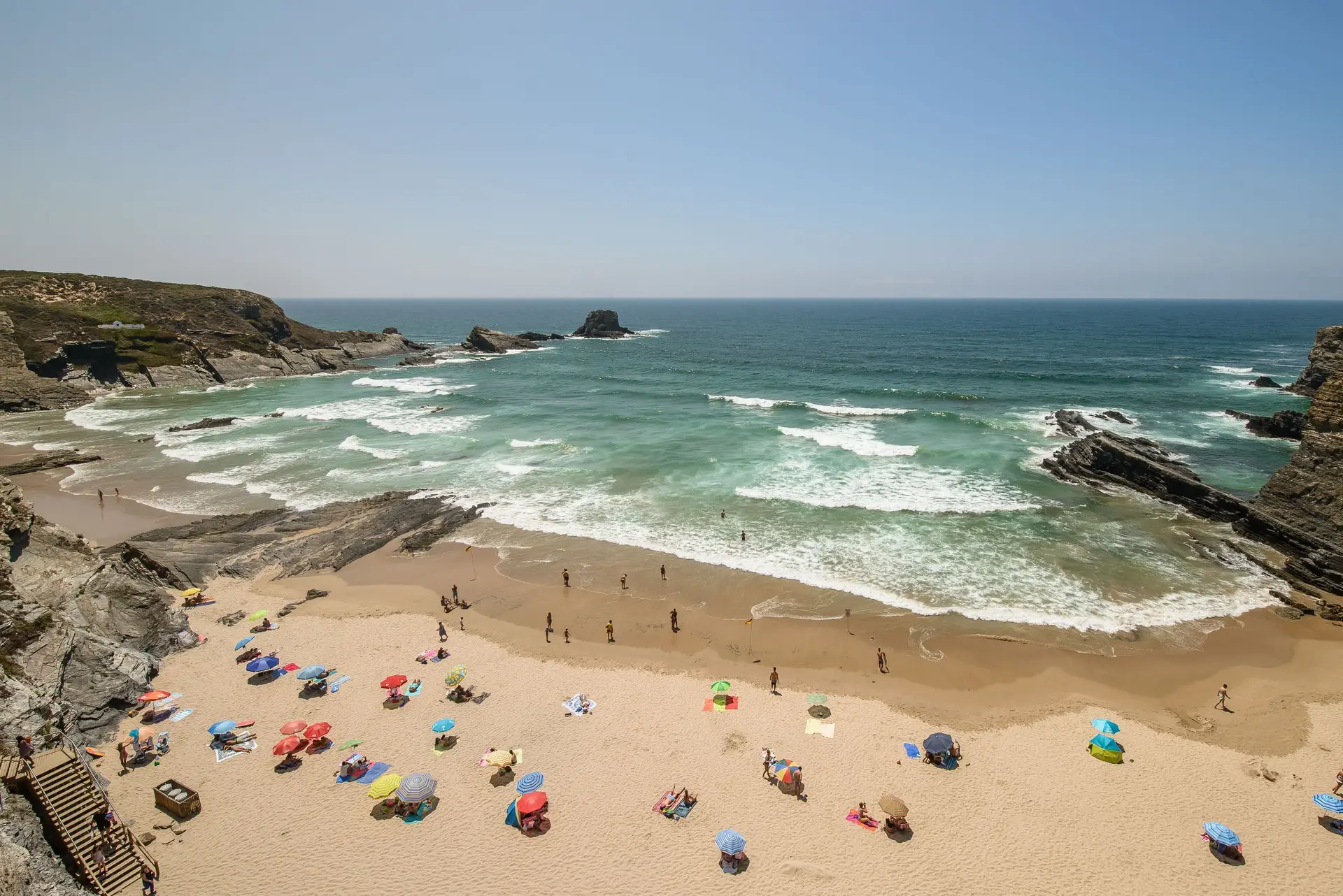 Entre arribas, dunas e vegetação selvagem, neste verão mergulhe fundo nas  praias de Odemira - Expresso