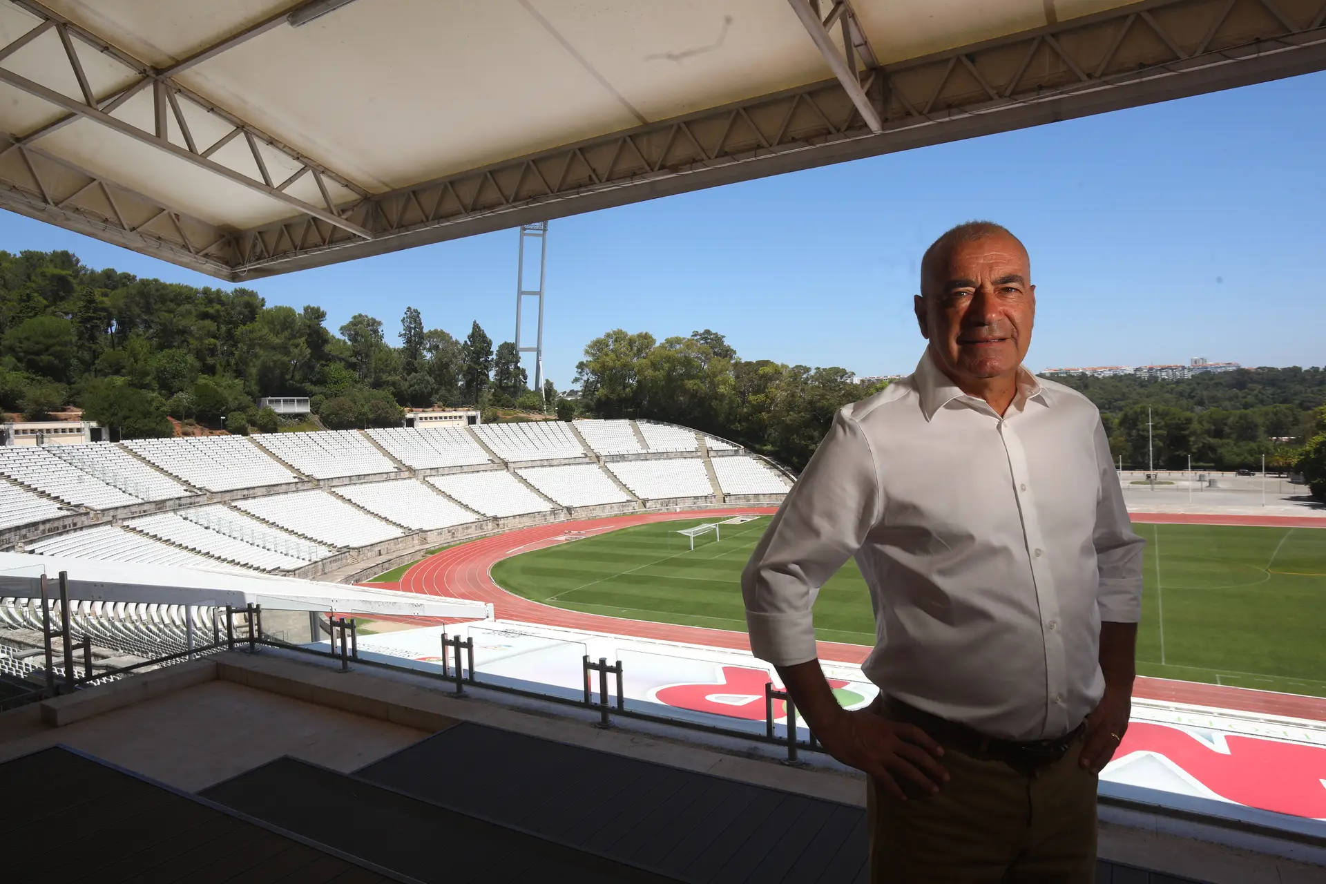 “No Quénia, os atletas têm de ficar à espera para entrar na pista porque não há espaço. Nós temos pistas e pistas, mas não temos atletas”