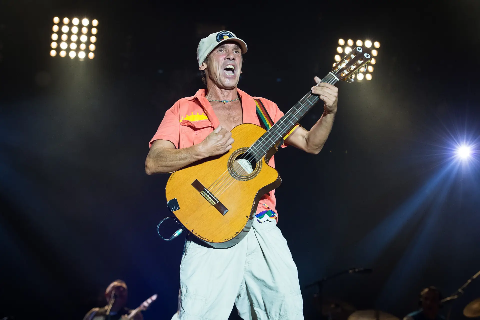 O melhor de Manu Chao, o homem que só toca quando e onde lhe apetece