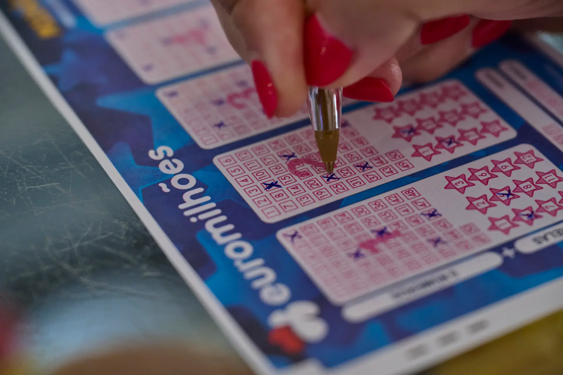 Euromilhões: alguém ganhou um jackpot de quase 100 milhões, mas ninguém sabe onde esse alguém está e o prémio ainda não foi reclamado