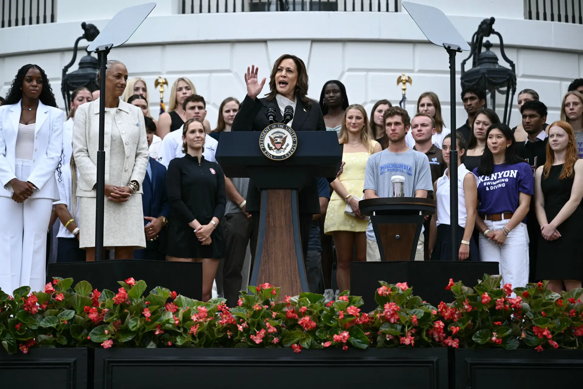 "Enfrentei criminosos de todos os géneros": Kamala discursa na sede de campanha e desfere ataque duro a Trump